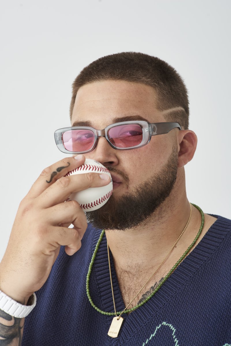 Alek Manoah kissing baseball